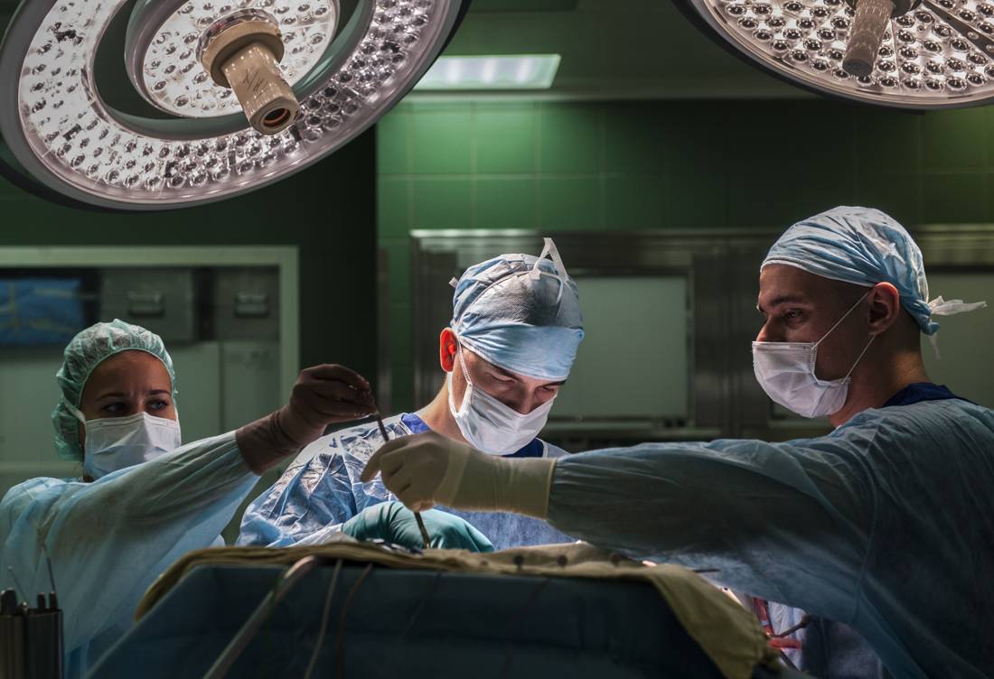 Surgical / medical-technical assistant, at work