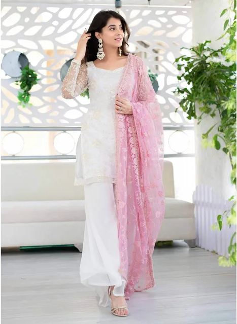 Ensemble Kurta blanc avec Dupatta avec finition fil lourd (ensemble 3 pièces)